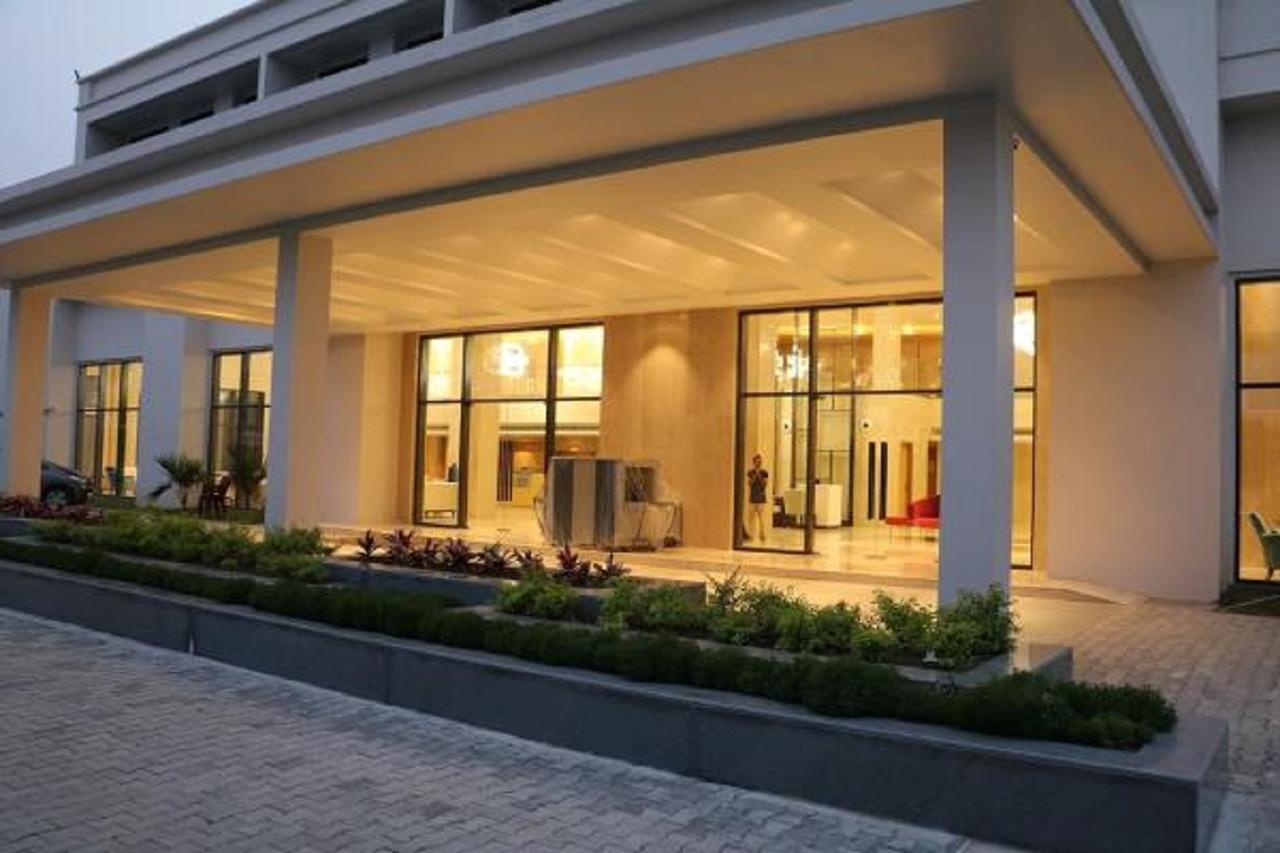 Kiranshree Grand Hotel Guwahati Exterior photo